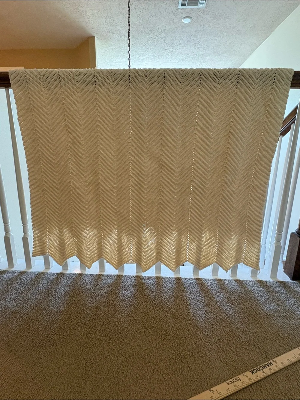 Handmade Cream Chevron Knit Throw Blanket - Unbranded. 66X41 inches